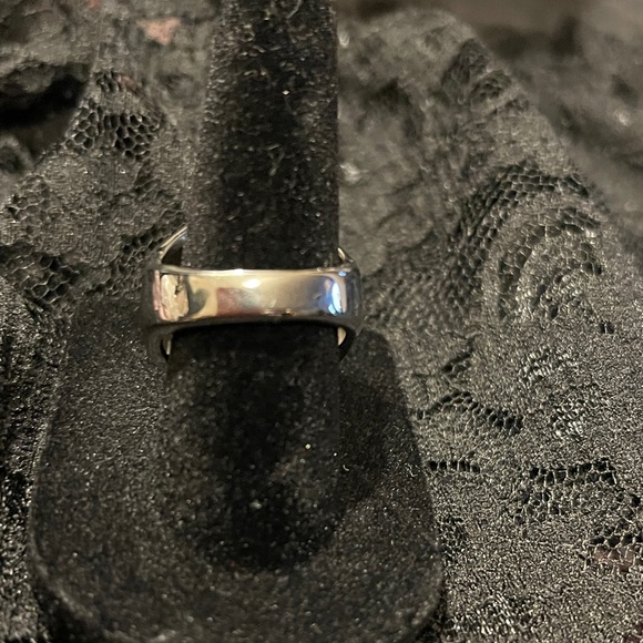 Silver Ribbed Statement Ring - Picture 3 of 5